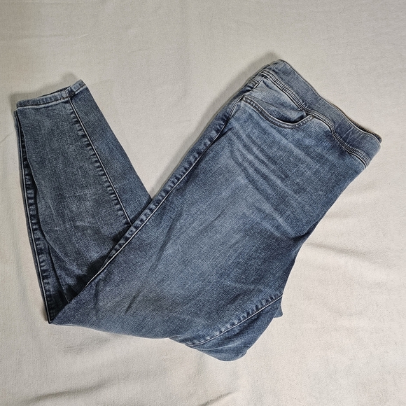 Torrid Women's 3r . Classic Blue Women's Jeans. - Picture 3 of 4